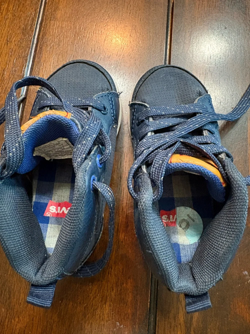Kids Levi's navy blue sneakers size US 6